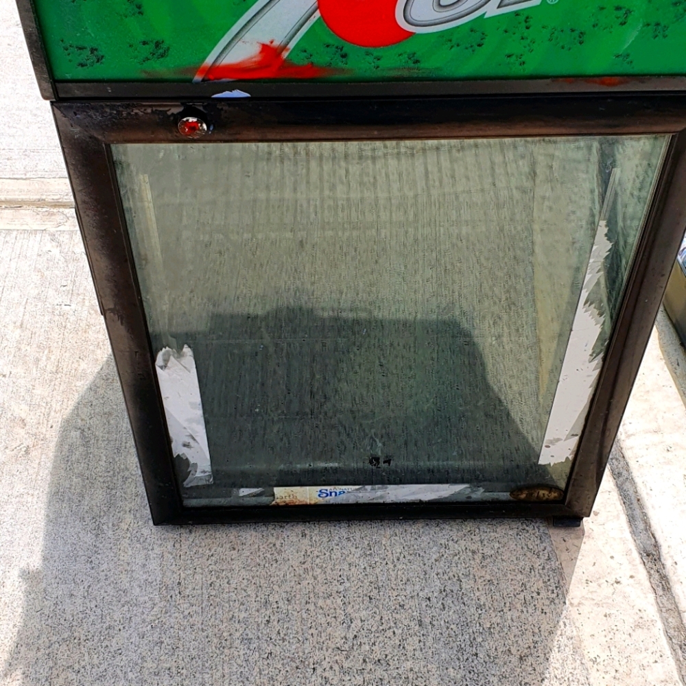 7up mini fridge